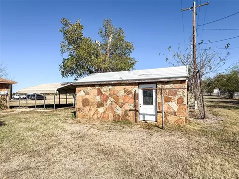 Exterior - 809 W 3rd St, Cisco, TX 76437 photo 13 of 20