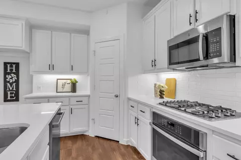 Kitchen - 704 8th St, Argyle, TX 76226 photo 4 of 5
