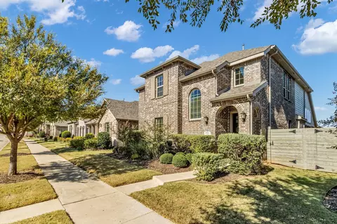 Exterior - 704 8th St, Argyle, TX 76226 photo 4 of 8