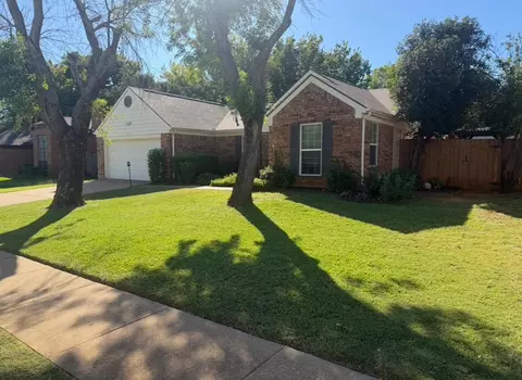 2612 Forestview Dr, Corinth, TX 76210