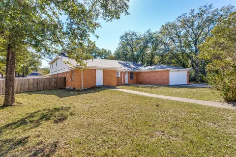 615 W Hillcrest St, Keene, TX 76059