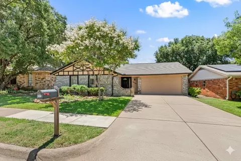 6648 Fair Oaks Dr, Watauga, TX 76148
