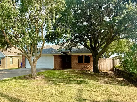 210 W 4th St, Kennedale, TX 76060