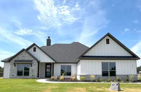 101 Prairie Winds Dr, Poolville, TX 76487