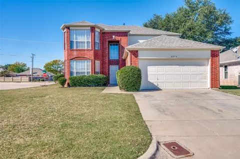 8212 Steamboat Ct, Fort Worth, TX 76123