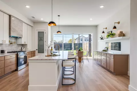 2415 Meyers St, Dallas, TX 75215