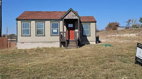 111 W Morning Dove Dr, Azle, TX 76020