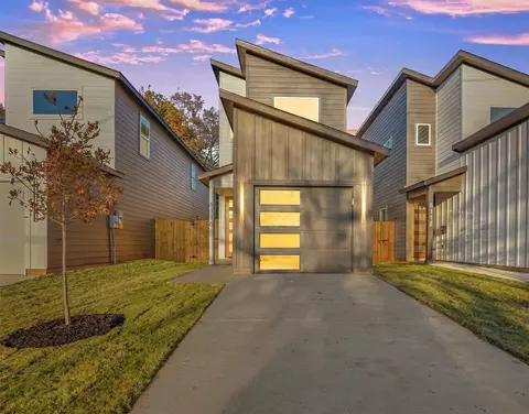 6110 Carlton Garret St, Dallas, TX 75215