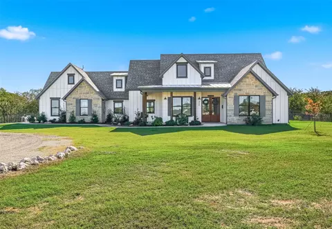 350 Rolling Ranch Blvd, Alvord, TX 76225