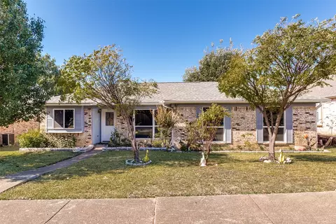 1301 Cedarcrest Dr, Mesquite, TX 75149