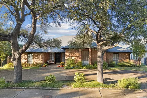 5723 Twin Brooks Dr, Dallas, TX 75252