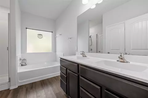 Bath - 6201 Elephant Butte Dr, Waco, TX 76708 photo 1 of 3