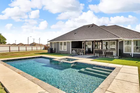 300 W Bell St, Everman, TX 76140