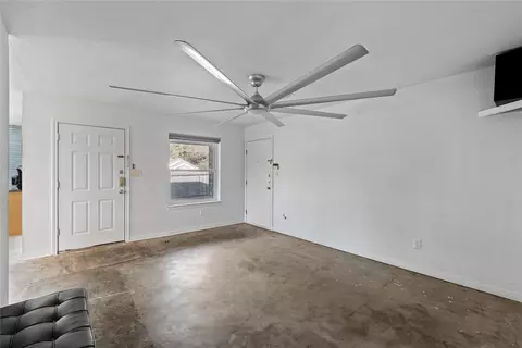 Living - 1101 E Walnut St, Waco, TX 76704 photo 2 of 2