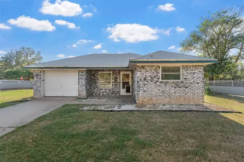 Exterior - 1101 E Walnut St, Waco, TX 76704 photo 1 of 2