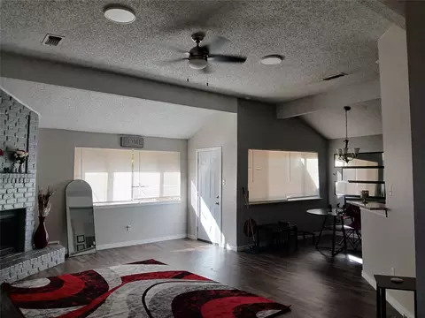 5002 Prairieview Ct S, Arlington, TX 76017