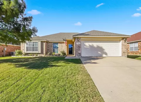 901 Sycamore St, Burleson, TX 76028