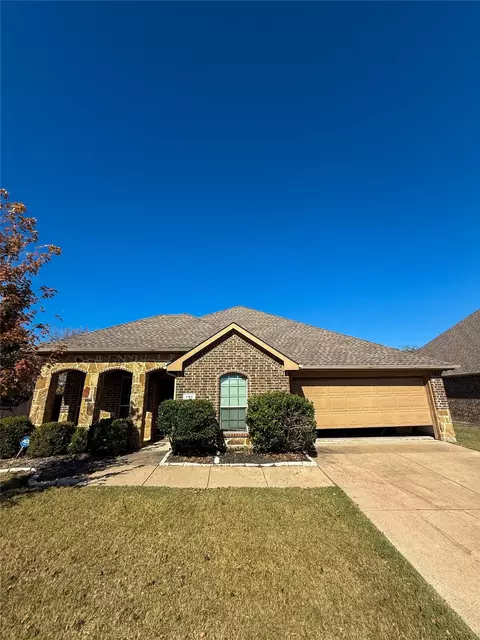 101 Holly St, Waxahachie, TX 75165