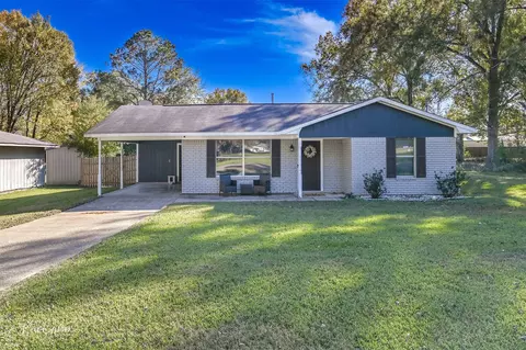 105 Cleveland St, Benton, LA 71006