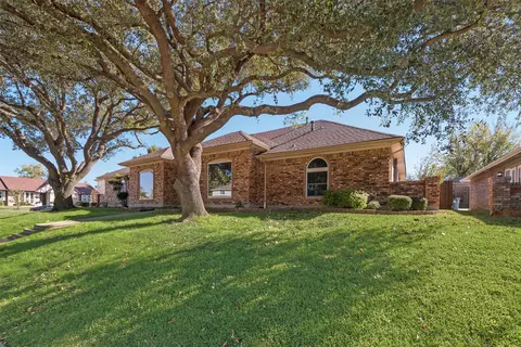 6102 Lakeshore Dr, Rowlett, TX 75089