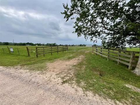 8573 Loop Rd, Bellville, TX 77418