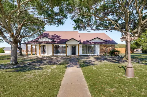 422 Country Ridge Ln, Red Oak, TX 75154