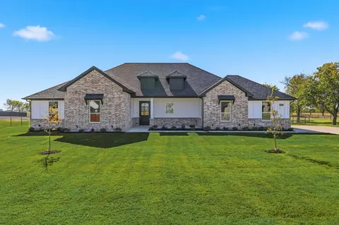 8751 Kassandra Dr, Sanger, TX 76266