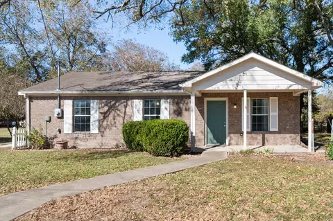 118 N 1st St W, Dawson, TX 76639