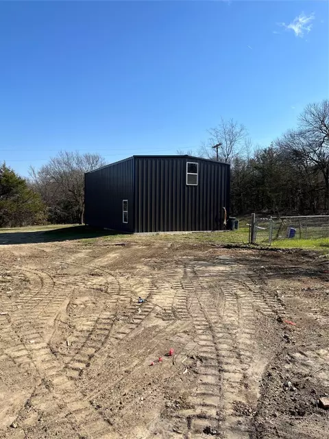 828 W Mcfarland St, Bells, TX 75414