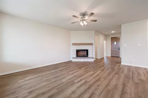 Living - 3107 White Oak Rd, Terrell, TX 75161 photo 1 of 4