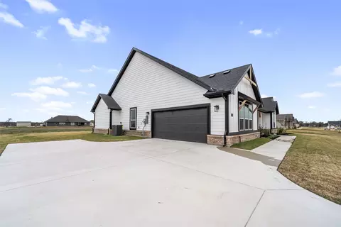 Exterior - 3107 White Oak Rd, Terrell, TX 75161 photo 7 of 13