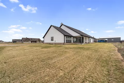 Exterior - 3107 White Oak Rd, Terrell, TX 75161 photo 12 of 13