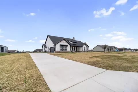 Exterior - 3107 White Oak Rd, Terrell, TX 75161 photo 6 of 13
