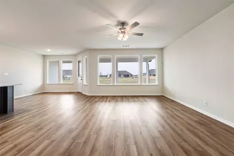 Living - 3107 White Oak Rd, Terrell, TX 75161 photo 3 of 4