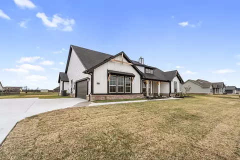 Exterior - 3107 White Oak Rd, Terrell, TX 75161 photo 4 of 13