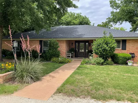 5002 Meadow Dr, Abilene, TX 79606