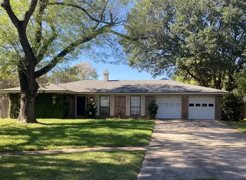302 Burgundy Cir, Shreveport, LA 71105
