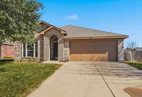 121 Kings Way Dr, Rhome, TX 76078
