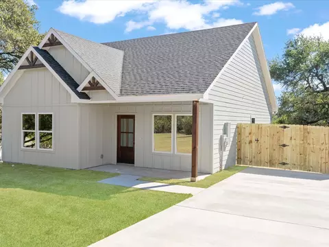 809 Arrowhead Ct, Granbury, TX 76048