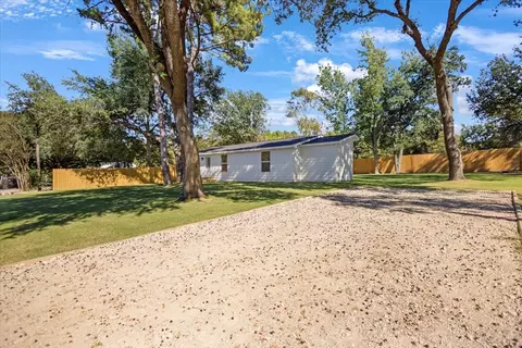15610 Simmons Ln, Lindale, TX 75771