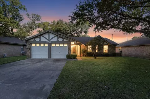 2025 Schumac Ln, Bedford, TX 76022