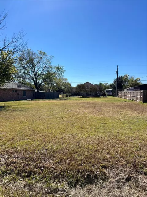 107 Meadow Heath Dr, Gun Barrel City, TX 75156