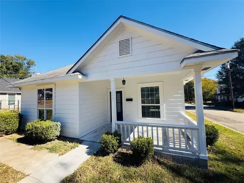 255 SW 7th St, Paris, TX 75460