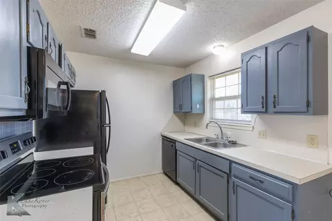 Kitchen - 3618 Georgetown Dr, Abilene, TX 79602 photo 3 of 4