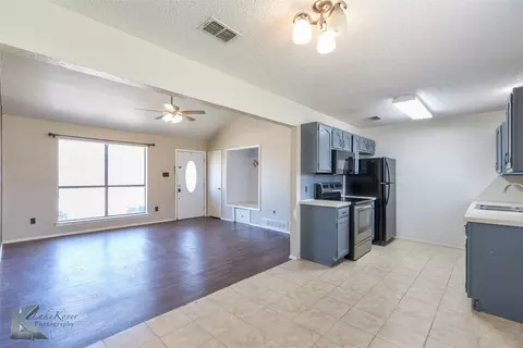 Living - 3618 Georgetown Dr, Abilene, TX 79602 photo 3 of 3