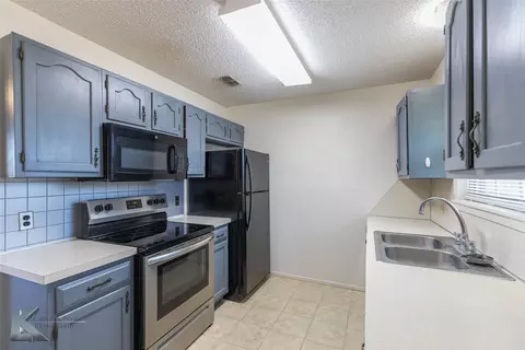 Kitchen - 3618 Georgetown Dr, Abilene, TX 79602 photo 2 of 4