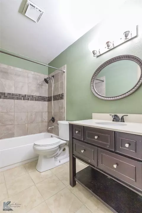 Bath - 3618 Georgetown Dr, Abilene, TX 79602 photo 2 of 3
