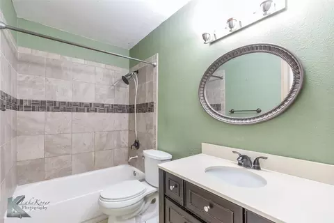 Bath - 3618 Georgetown Dr, Abilene, TX 79602 photo 1 of 3