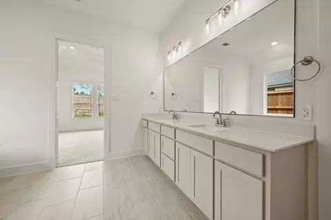 Bath - 502 Windchase Dr, Haslet, TX 76052 photo 3 of 5