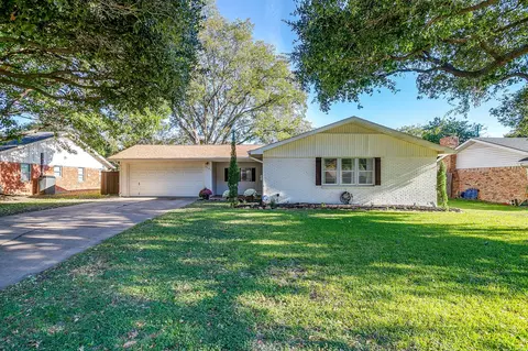 6105 Trail Lake Dr, Fort Worth, TX 76133